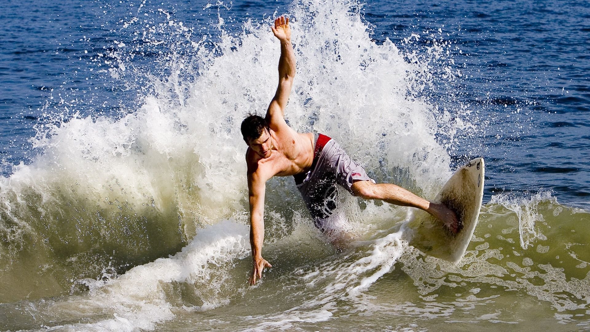 mk体育app下载-以色列突然空袭,首都损毁严重,以色列发动空袭多国